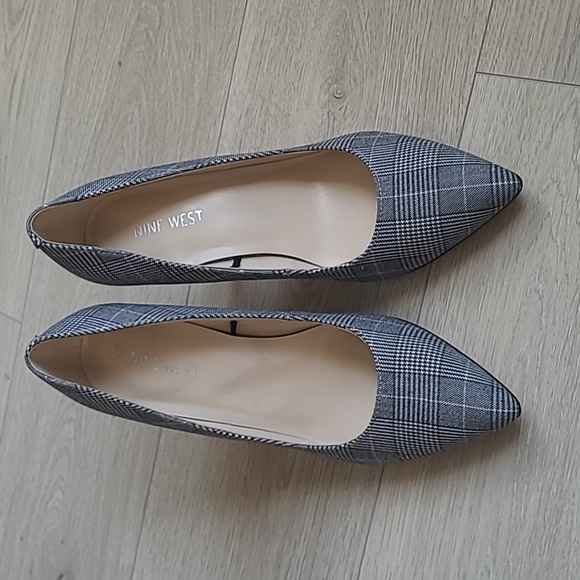 Black and White Plaid Pointed Toe Pumps - Picture 2 of 6